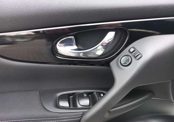 Nissan Qashqai cena 63900 przebieg: 72000, rok produkcji 2016 z Międzyzdroje małe 407